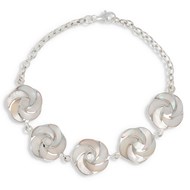 Bracelet ADEN en fleur de nacre blanche effet spirale sur chaîne argent 925