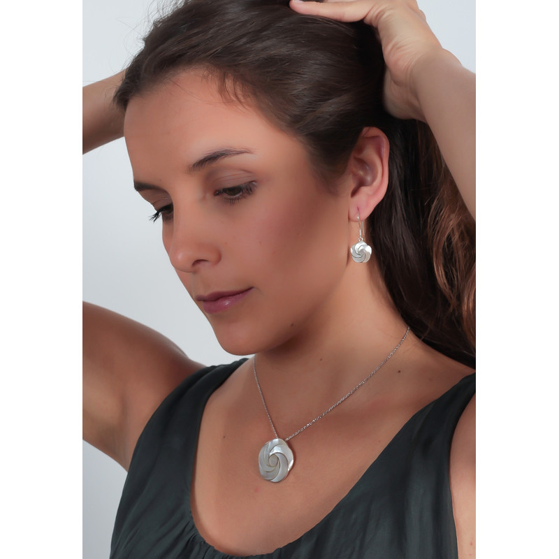 Pendentif-argent 925 000ème -Femme-Nacre-Blanc-fleur en spirale -Dimension diamètre 32mm - vue 2