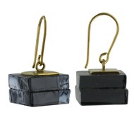 Boucles d'Oreilles Cube en Laiton et Feuilleté en Verre Noir