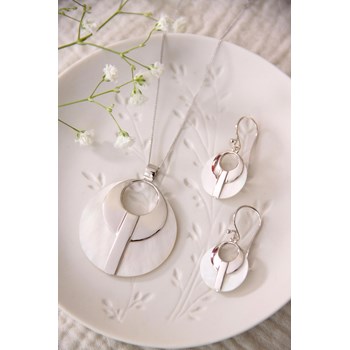 Ronde massief zilveren oorbellen van natuurlijk wit parelmoer - Elegante sieraden om je look te verbeteren