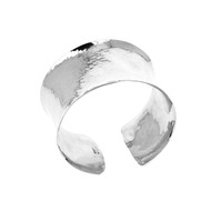 Bracelet en argent martelé manchette large un peu recourbée