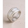 Bague nacre blanche motif damier graphique argent 925 | Collection Yeliana ADEN - vue V3