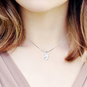 SC Crystal necklace with sparkling crystals