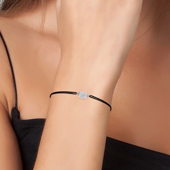 SC Crystal zwarte elastische letter D armband met fonkelende kristallen