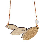 Collier bois et cuir PLUME Rose poudré