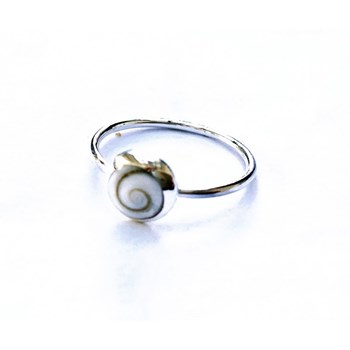 Bague ronde en argent oeil sainte lucie