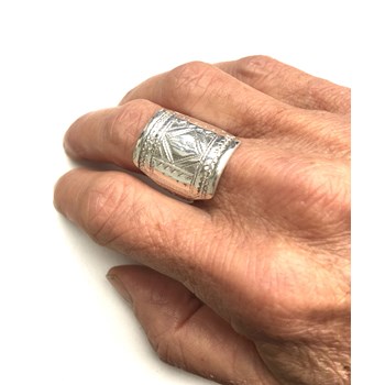 Bague chevalière argent gravée motifs touaregs