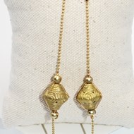 Boucles d'oreilles pendantes   perles de bronze africaines ' Akan'.