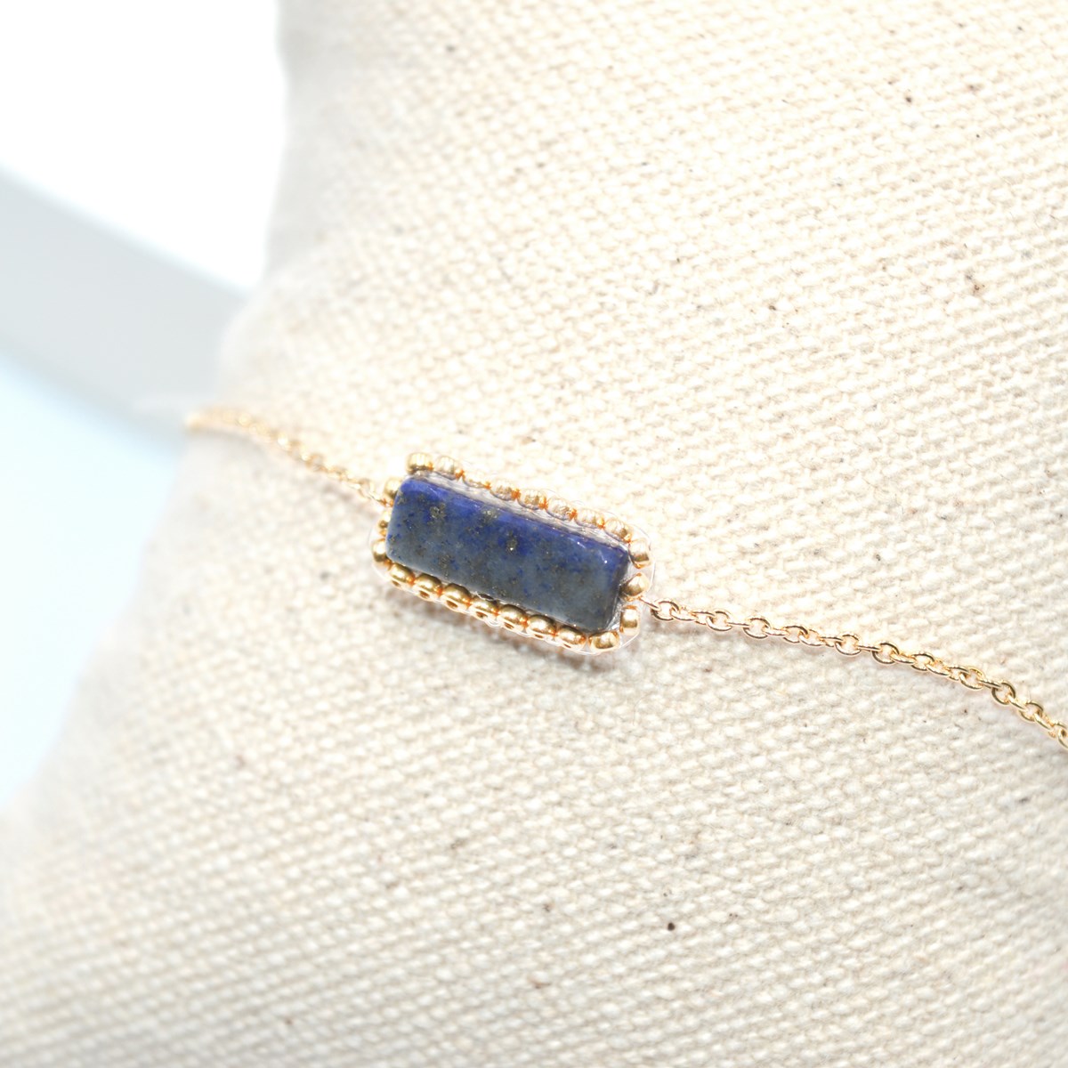 Bracelet avec perle de Lapis Lazuli tissée main- Doré à l'or fin - vue 2