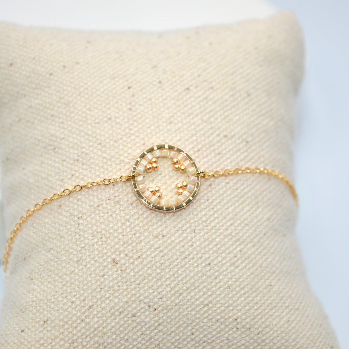 Bracelet  avec anneau tissé de perles miyuki blanc -Doré à l'or fin - vue 3