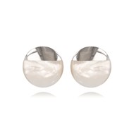 Boucles d'oreilles disque en Nacre blanche serties d'argent pour un look élégant et moderne