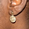 Boucles d'oreilles médaille ronde avec un oeil ciselé en plaqué or mat - vue V3