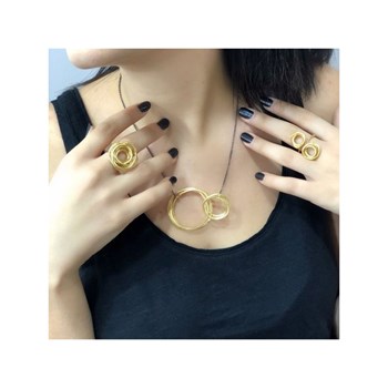 Handgemaakte verzilverde korte ketting met ketting en handgehamerde metalen cirkels - Designerjuwelen