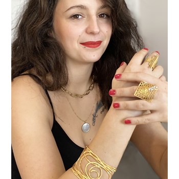 Verstelbare vergulde ring met geometrisch metaal, parels en kristallen - Designerjuwelen