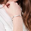 'JE NE VIEILLIS PAS, JE PRENDS DE LA VALEUR' bracelet jonc argenté à message - vue V2