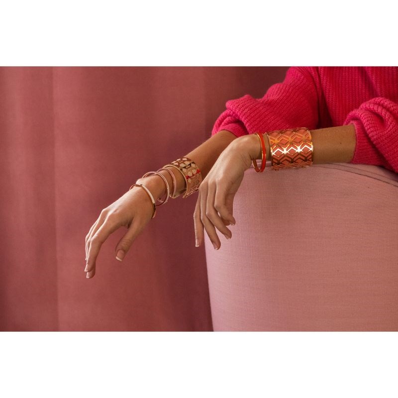 Bracelet jonc ouvert 'CORFOU'' Émail rose finition rosée - vue 2