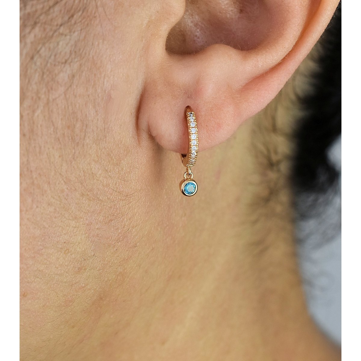 Boucles d'oreilles mini créole sertie d'oxyde de zirconium bleu vert Plaqué or 750 3 microns - vue 2