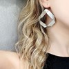 Boucles d'oreilles pendantes en plaqué argent faites à la main géométriques avec plis - Bijou de créateur - vue V2