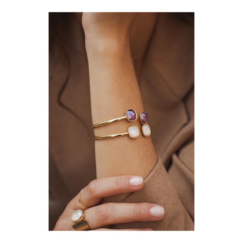 Bracelet rigide en acier doré orné de deux cristaux taillés couleur prune - vue 2