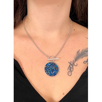 Ketting versierd met Swarovski kristallen en blauwe kristalstenen in witgoud en gerhodineerd