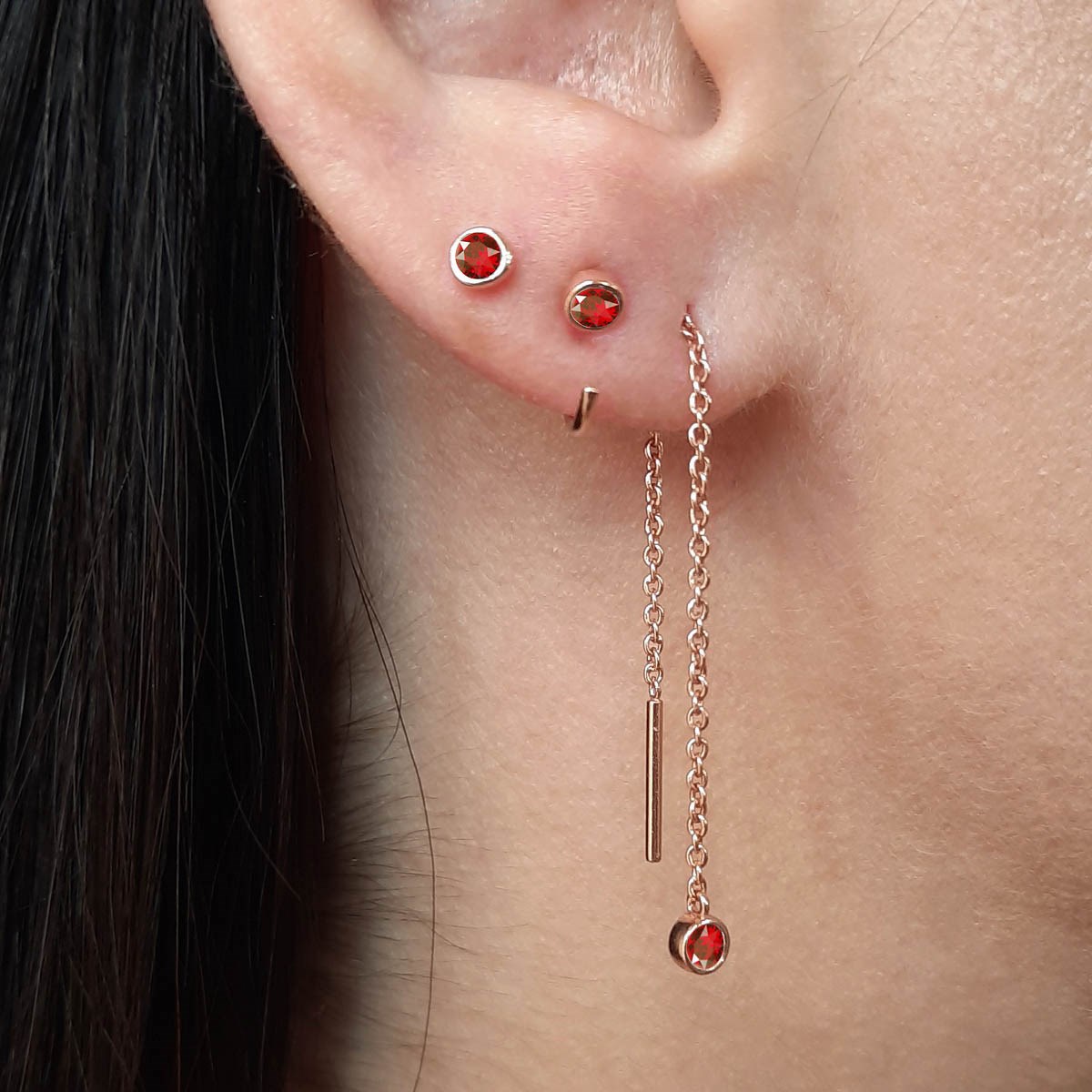 Boucles d'oreilles petites demi créoles XAVIER Doré & Rouge écarlate - vue 3