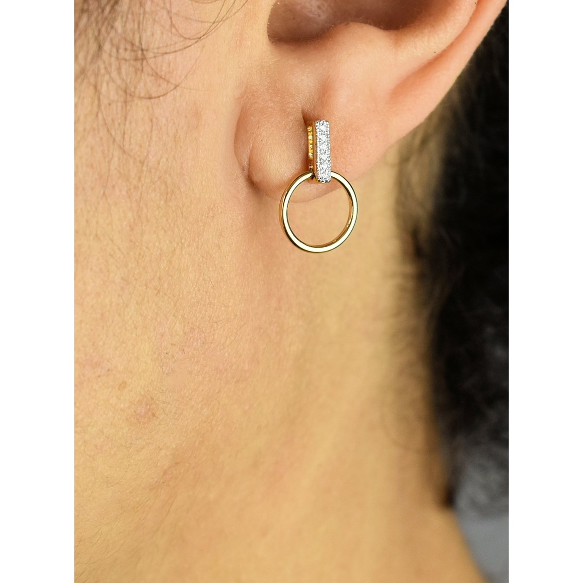 Boucles d'oreilles cercle barre sertie d'oxydes de zirconium Plaqué or 750 3 microns 2 tons - vue 2