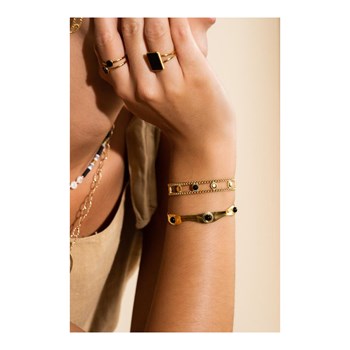 Stijve verstelbare verguld stalen armband versierd met een natuurlijke zwarte steen