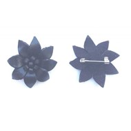 Petite Broche fleur en cuir noir