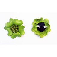 Broche cuir forme fleur de couleur vert