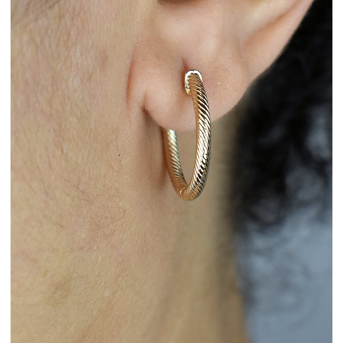 Boucles d'oreilles Créoles effet jonc tressé Plaqué or 750 3 microns - vue 2