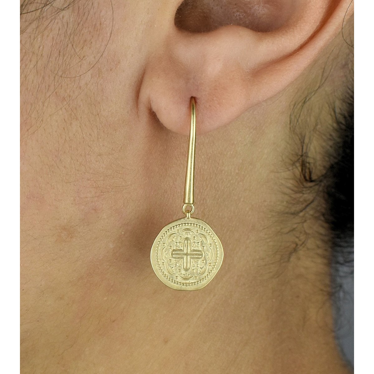 Boucles d'oreilles croix médaille antique Plaqué OR 750 3 microns - vue 3