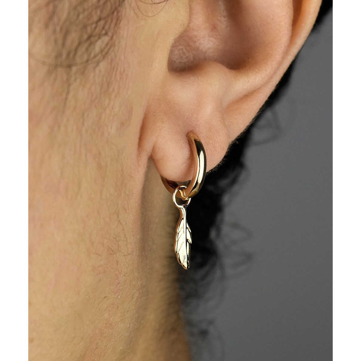 Boucles d'oreilles Mini Créoles plume pendante Plaqué or 750 3 microns - vue 2