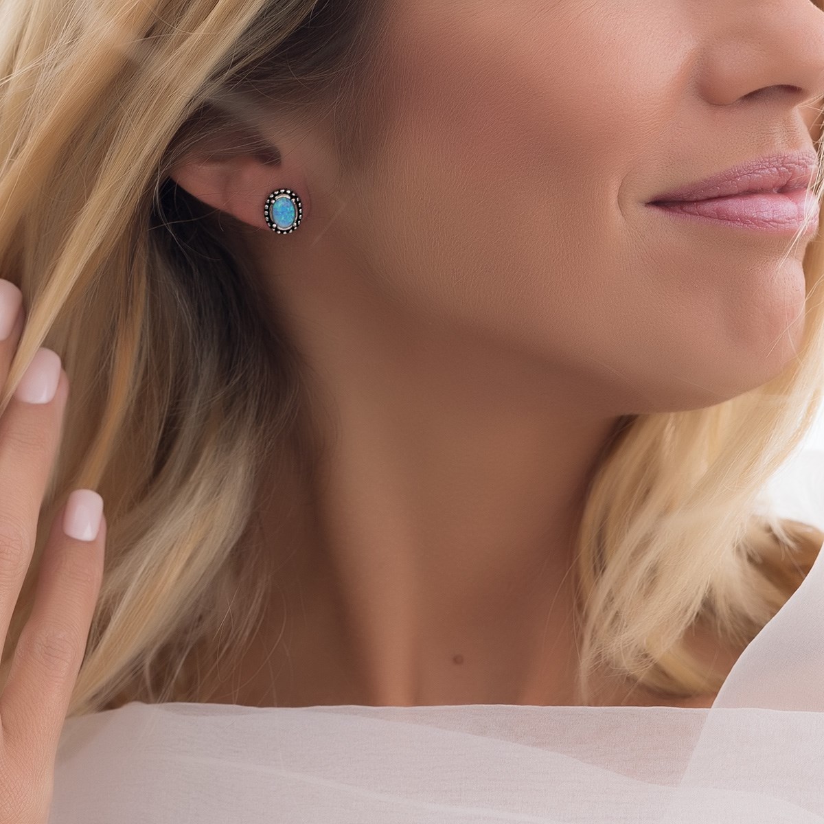 Boucles d'oreille argent rhodié opale bleue d'imitation forme ovale - vue 2