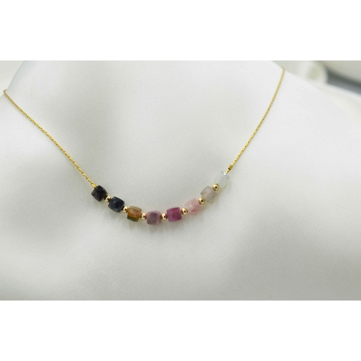 Collier orné de perles de Tourmaline - vue 3