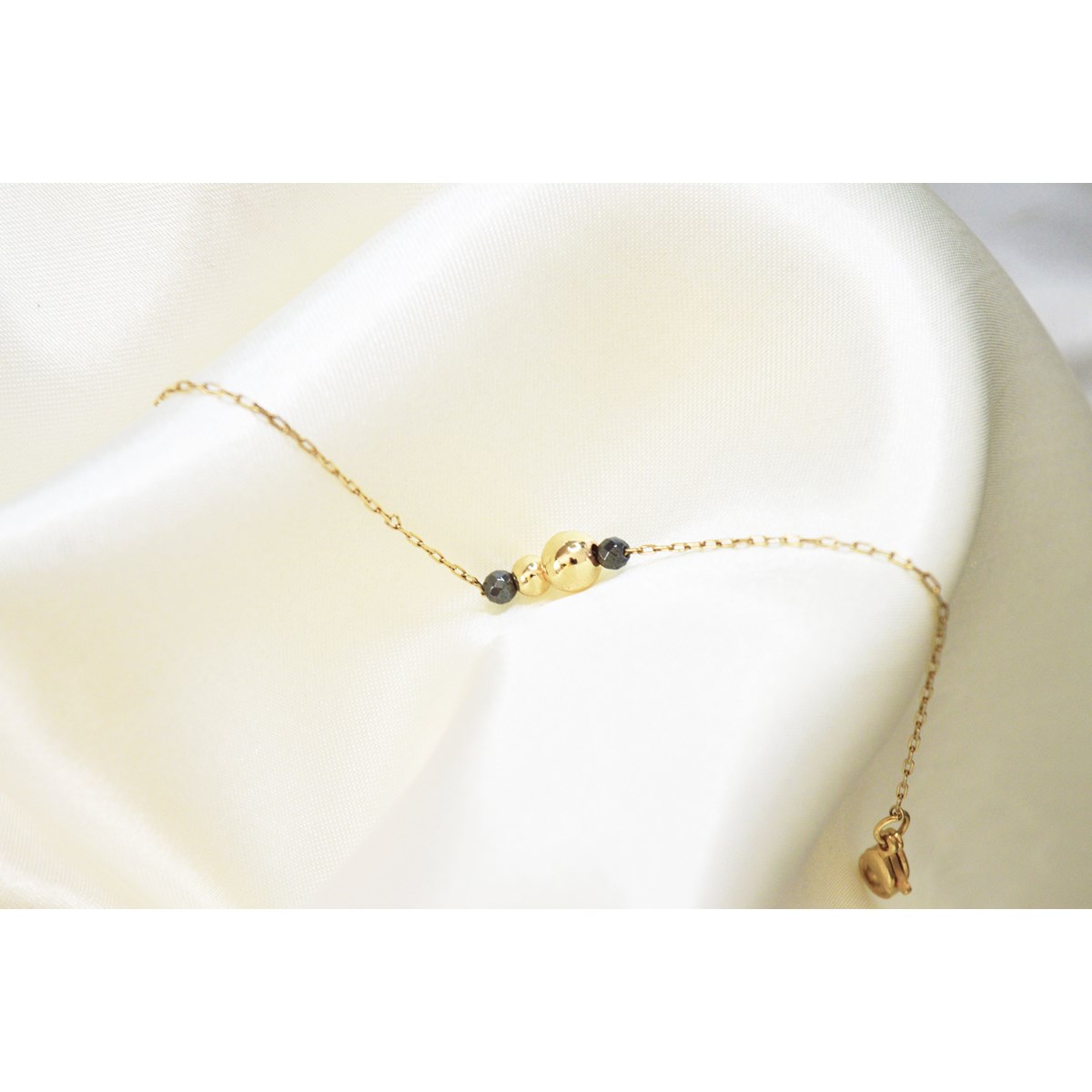 Bracelet  fin orné de perles semi-precieuses d 'hématite - vue 2