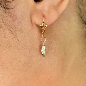 Gold-plated 750 3 microns dangling feather sleeper earrings