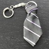 Porte-clés cravate en tissu à rayures multicolores argenté - vue V4