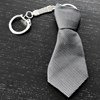 Porte-clés cravate en tissu moucheté pois blanc sur noir argenté - vue V3
