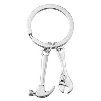 Zilveren hamer en moersleutel sleutelhanger voor doe-het-zelf gereedschap