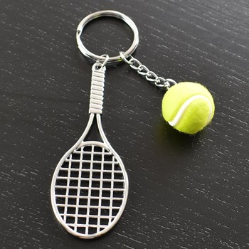 Zilveren sleutelhanger met tennisracket en bal