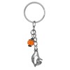 Porte-clés main qui tient un coeur love argentée et perle à facettes orange - vue V1