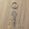 Porte-clés losange filigrane perle à facette bleue et plume pendante argenté - vue V3