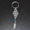 Porte-clés losange filigrane perle à facette bleue et plume pendante argenté - vue V4