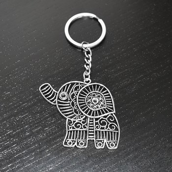 Verzilverde opengewerkte olifant sleutelhanger