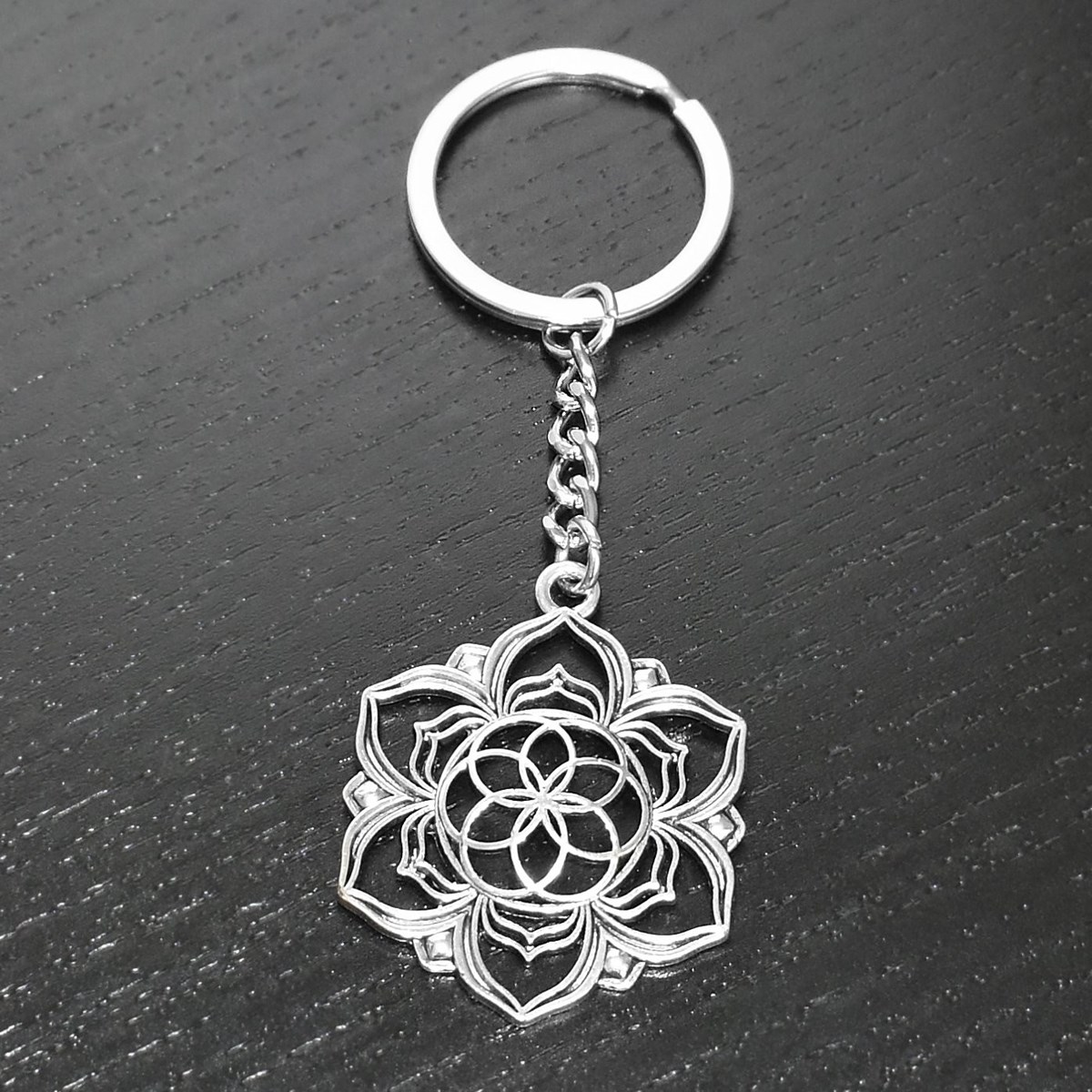 Porte-clés fleur de lotus fleur de vie argenté - vue 4