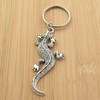 Porte-clés lézard salamandre argenté - vue V2