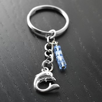 Zilveren dolfijn en blauwe blokjes sleutelhanger
