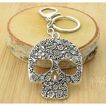 Schedel en gekruiste botten sleutelhanger met karabijnhaak en zilveren ring