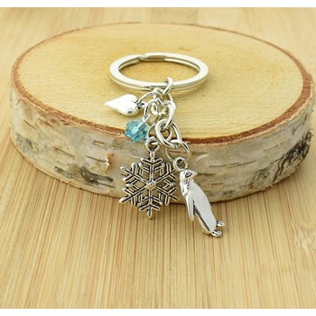 Snowflake hart pinguïn sleutelhanger met blauwe facetgeslepen zilveren parel