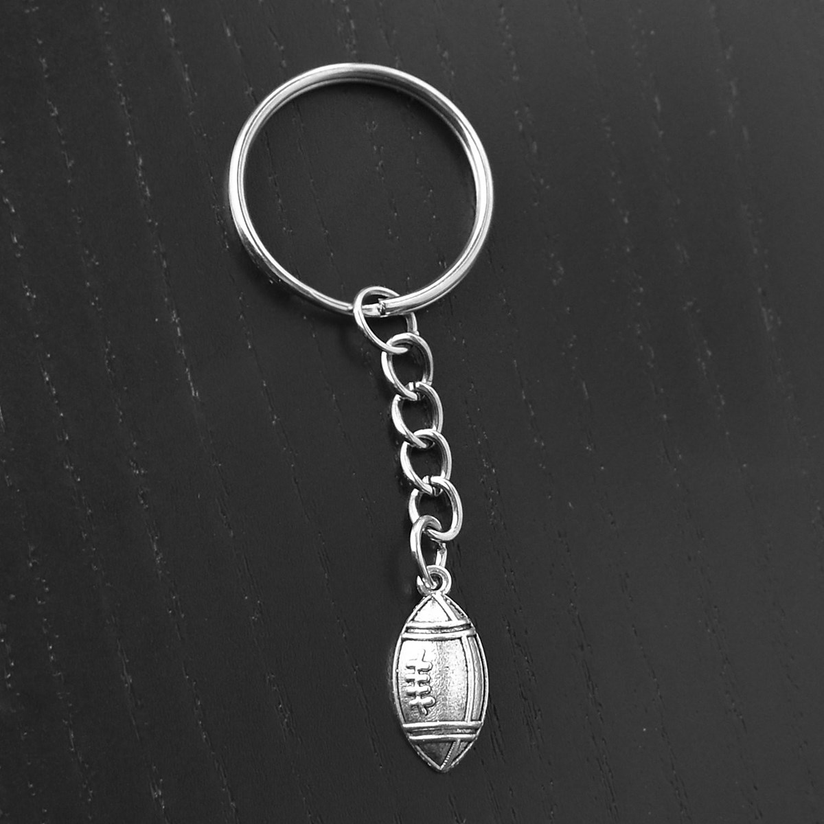 Porte-clés ballon de rugby argenté - vue 4